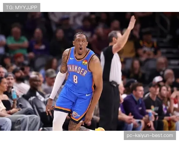 杰伦·威廉姆斯挡拆牵制，比肩库里改变无球移动