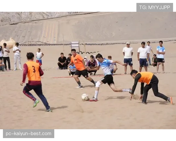 沙滩足球规则：球员人数、替补、比赛时长与越位等关键差异